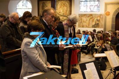 Staatssekretärin Friedlinde Gurr-Hirsch und Landesbischof D. Frank O. July zu Besuch bei der Wiedereinweihung der Jakobus-Stadtkirche Brackenheim