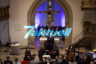 Staatssekretärin Friedlinde Gurr-Hirsch und Landesbischof D. Frank O. July zu Besuch bei der Wiedereinweihung der Jakobus-Stadtkirche Brackenheim