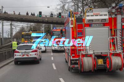 Zwei Drehgestelle einer Stadtbahn an Heilbronner Straße aus den Schienen gesprungen - Komplizierter Bergeeinsatz