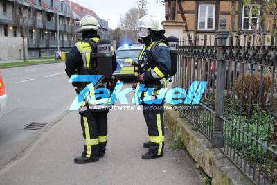 Mutmaßlicher Buttersäure-Anschlag - Gebäude geräumt, Feuerwehr im Einsatz