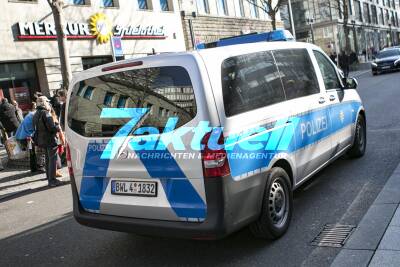 Türken demonstrieren in der Stuttgarter Innenstadt gegen das Präsidialsystem in der Türkei
