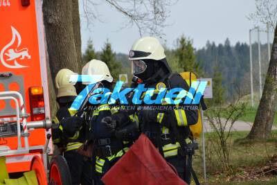 Feuerwehrübung am Bezirksamt Großdeinbach - 20 Kinder aus verrauchtem Gebäude gerettet