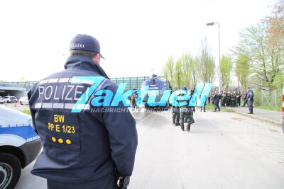 Dynamo Dresden Fanmarsch zum VfB-Stadion - Auch Wasserwerfer der Polizei in Bereitstellung