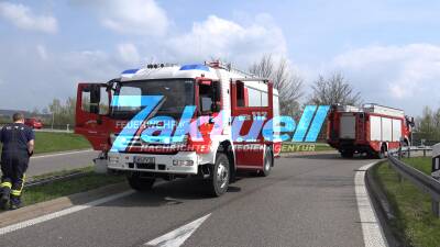 B29 Ausfahrt Schorndorf, LKW mit Kies umgekippt
