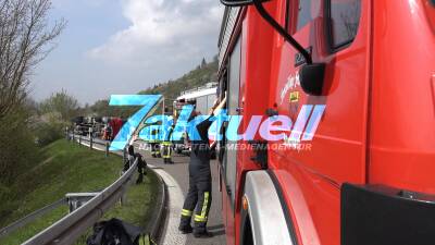 B29 Ausfahrt Schorndorf, LKW mit Kies umgekippt