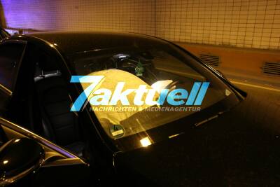 Stuttgart: Verkehrsunfall  im Wagenburgtunnel - zwei verletzte Personen