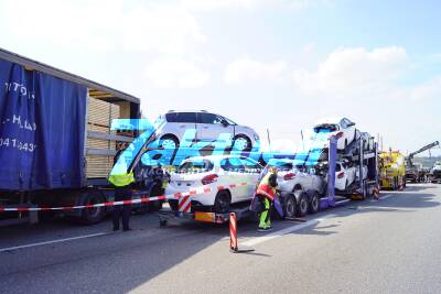 BAB6: Vollsperrung der A6 nach Unfall mit mehreren LKWs - Einige Neufahrzeuge auf Autotransporter schrottreif
