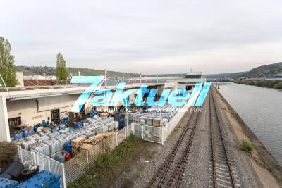 Brand bei Verwertungsfirma für Sonderabfälle am Hafen