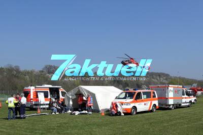 Gasalarm an Gymnasium - 686 Betroffene, 112 Patienten, 5 Hubschrauber und Krankenwagen aus allen umliegenden Landkreisen im Einsatz