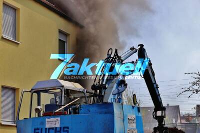 Wohnungs- und Gebäudebrand - Extreme Rauchentwicklung vor Ort - Feuerwehr im Einsatz