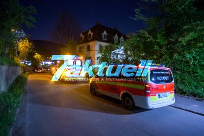 Beziehungsstreit löst Polizeieinsatz aus: Mann schießt vermutlich mit Pistole - Frau kommt ins Krankenhaus
