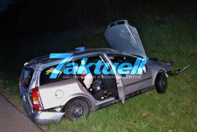 Schwerer Verkehrsunfall auf der B29 - Beifahrerin aus dem Fenster geflogen - Kind verletzt