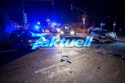 BMW nimmt Audi die Vorfahrt: Heftiger Kreuzungscrash fordert 4 Verletzte