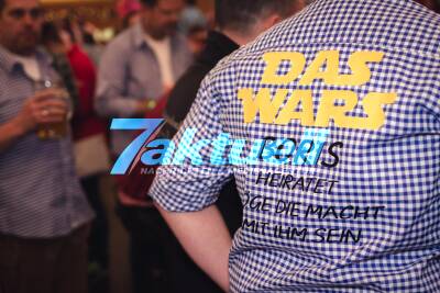 Frühlingsfest: Das Grandls Hofbräuzelt in Stuttgart platzt aus allen Nähten - Party so weit das Auge reicht