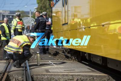 Fußgängerin an Gleisüberweg von Stadtbahn erfasst - schwer verletzt
