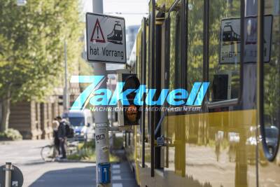 Fußgängerin an Gleisüberweg von Stadtbahn erfasst - schwer verletzt