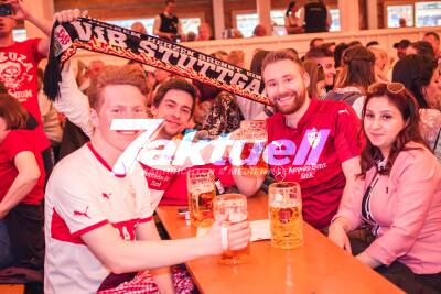 Frühlingsfest: VfB-Fans und Wasenbesucher feiern Seite an Seite.