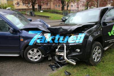 Schwerer Frontalzusammenstoß in Cannstatt: VW Amorak kracht in mehrere Autos