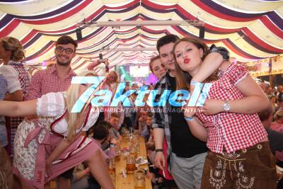 Frühlingsfest: Es geht trotz Regen und Nässe heiß her: Gaydelight im Festzelt Wasenwirt!