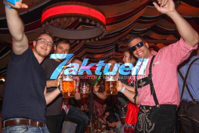 Frühlingsfest: Es geht trotz Regen und Nässe heiß her: Gaydelight im Festzelt Wasenwirt!