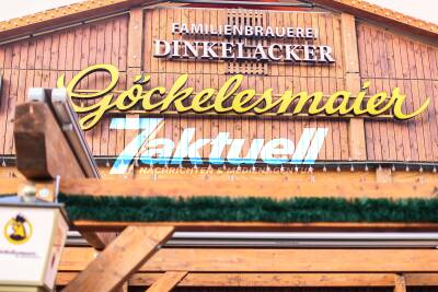 Frühlingsfest: Im Festzelt Göckelesmaier geht die Post ab. Volles Haus und Sonnenschein.