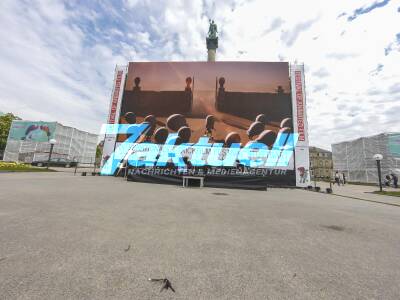 Internationales Trickfilmfestival - Open Air Programm mit Die Häschenschule – Jagd nach dem goldenen Ei  - lockt tausende Besucher bei sommerlichen Außentemperaturen an