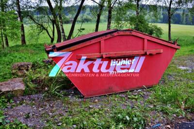 Containerbrand wegen Böller - 1. Einsatz für das neue TSF-W (Tragkraftspritzenfahrzeug-Wasser) der Feuerwehr Rudersberg