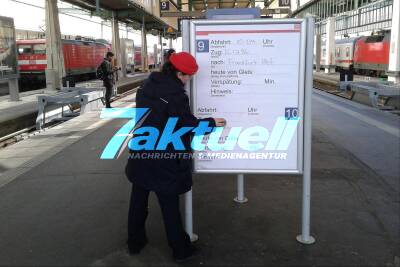 WannaCry: Weltweite Cyber-Attacke trifft auch Deutsche Bahn, Bilder vom Hauptbahnhof Stuttgart - Bahnmitarbeiter benutzen Whiteboards