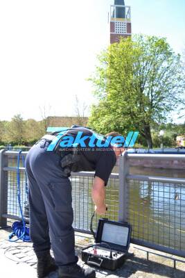 Pforzheim: Polizeitaucher suchen in der Enz nach Tatwerkzeug