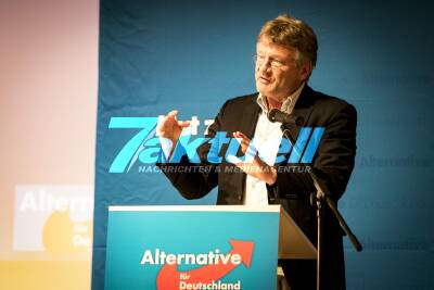 Großer Wahlkampfauftakt zur Bundestagswahl 2017 der AfD in Stuttgart - Polizei sichert mit einem Großaufgebot die Wahlkampfveranstaltung ab