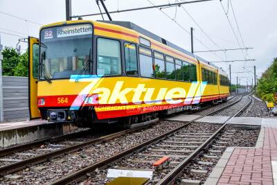 Mann wird von Straßenbahn erfasst und schwer verletzt - Er fällt aus bislang ungeklärter Ursache vor eine einfahrende S-Bahn in Stutensee