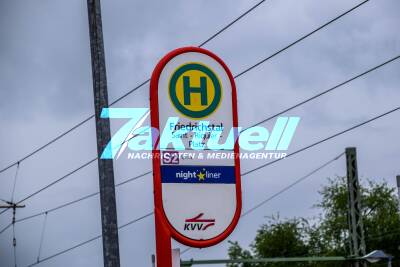 Mann wird von Straßenbahn erfasst und schwer verletzt - Er fällt aus bislang ungeklärter Ursache vor eine einfahrende S-Bahn in Stutensee