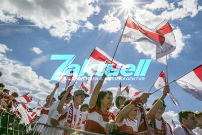 VfB-Wahnsinn auf dem Wasen - Größtes Fan-Fest aller Zeiten mit 60.000 Fans - Fans am jubeln VfB Stuttgart ist aufgestiegen