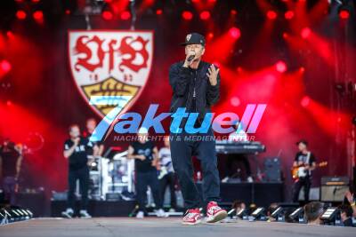 Die Fantastischen Vier machen Stimmung auf der Bühne vom VfB Fanfest