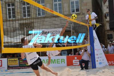 Zweiter Tag beim Sparkassen Footvolley Cup mit ehemaligem Nationalspieler Cacau
