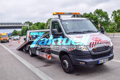 Tödlicher Motorradunfall auf der Autobahn BAB5 Karlsruhe: Kradfahrer aus England wird gegen Leitplanke geschleudert und stirbt sofort - Er war mit 2 Freunden unterwegs