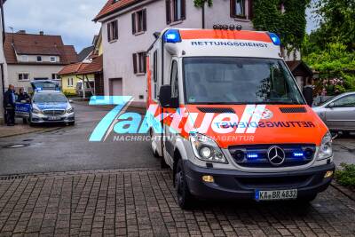 Dramatischer Horrorunfall im Kraichtal: Vater und Kind werden mit dem Fahrrad von PKW erfasst und schwer verletzt unter PKW eingeklemmt