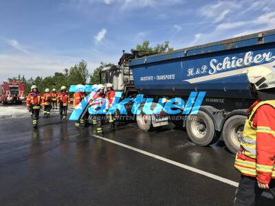 LKW Vollbrand auf der B14 sorgt für Vollsperrung