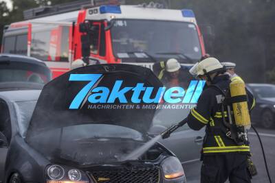 Defekt am Turbolader - PKW-Brand auf der Autobahn 81 - Feuerwehr im Löscheinsatz - Totalschaden