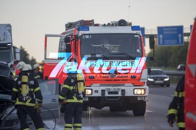 Defekt am Turbolader - PKW-Brand auf der Autobahn 81 - Feuerwehr im Löscheinsatz - Totalschaden