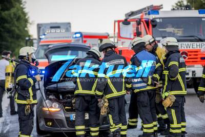Defekt am Turbolader - PKW-Brand auf der Autobahn 81 - Feuerwehr im Löscheinsatz - Totalschaden