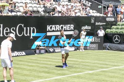 Tennissuperstar Roger Federer trainiert mit Tommy Haas in einer öffentlichen Trainingseinheit für den Mercedes Cup