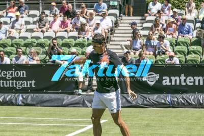 Tennissuperstar Roger Federer trainiert mit Tommy Haas in einer öffentlichen Trainingseinheit für den Mercedes Cup