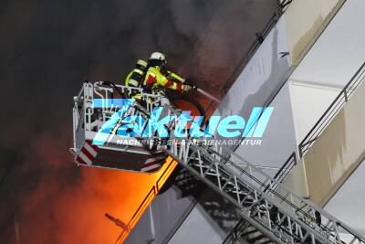 Zwei Tote bei Brand im 7. OG eines Hochhauses bei Karlsruhe - 11 Menschen verletzt, über 100 evakuiert