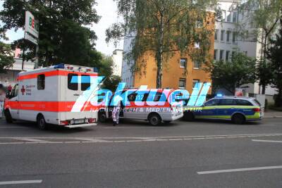 Mazda übersieht bein verbotswidrigen Abbiegen einen Fiat - Erstversorgung durch Rettungsdienst