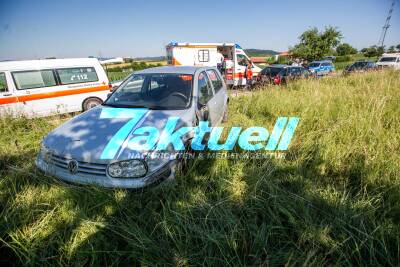 Golffahrer erleidet medizinischen Notfall, lenkt in Gegenverkehr und kracht in entgegenkommenden Renault: 56-Jähriger stirbt noch an der Unfallstelle