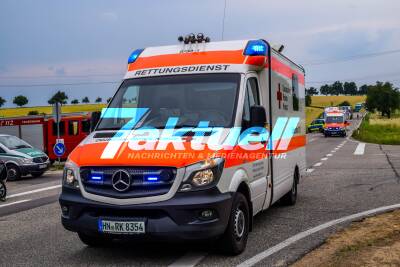 Bretten: PKW kracht in wartende Fahrzeuge an Kreuzung - 4 zum Teil Schwerverletzte, darunter 1 Kind - Rettungshubschrauber im Einsatz