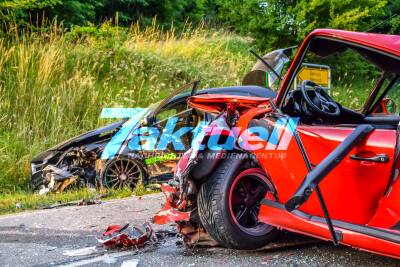 Östringen: Horrorcrash zweier Sportwagen: Porsche 911 rast frontal in Mercedes AMG - 3 Schwerverletzte - Verheerendes Trümmerfeld