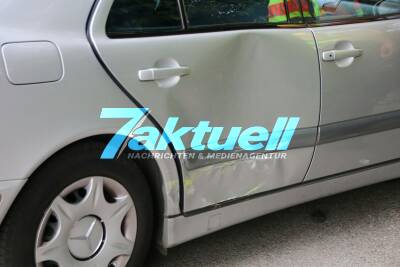 Nach Auffahrunfall mit Linienbus kommt psychisch kranker mit eingewickeltem Messer auf die Straße, schreit Busfahrer an - Festnahme durch Polizei