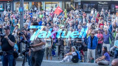 Demo gegen Wohnungsnot vor dem Stuttgarter Rathaus